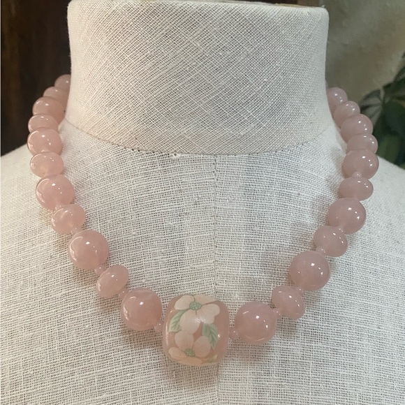 Vintage 1930s Translucent Pink Catalin Bead Necklace with Hibiscus Decal - Picture 2 of 10